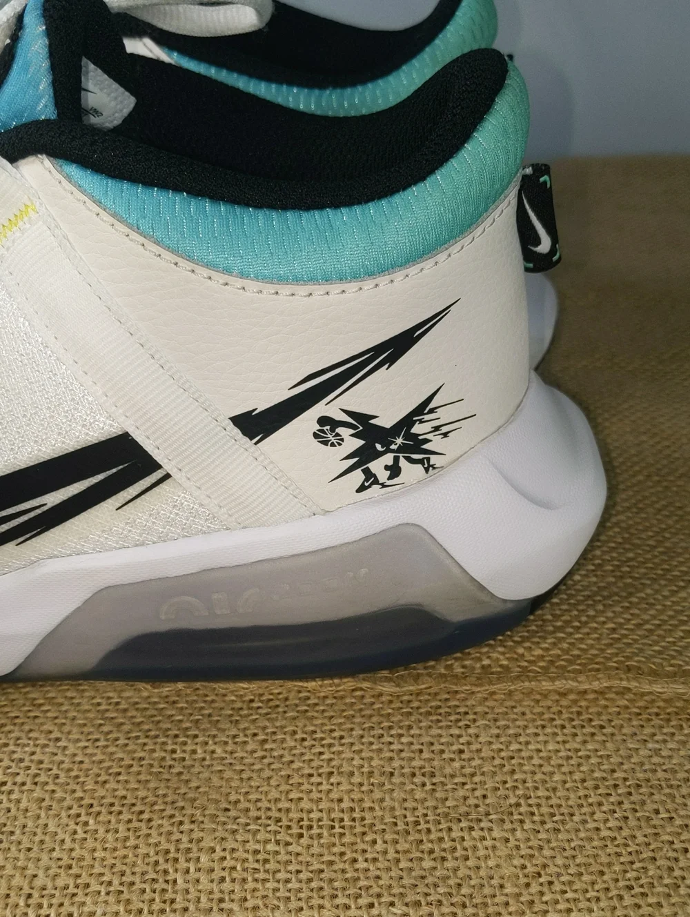 Nike Air Zoom Crossover Low 'Doodles' Kid's Basketball Shoes Sz 6Y, White/Blue